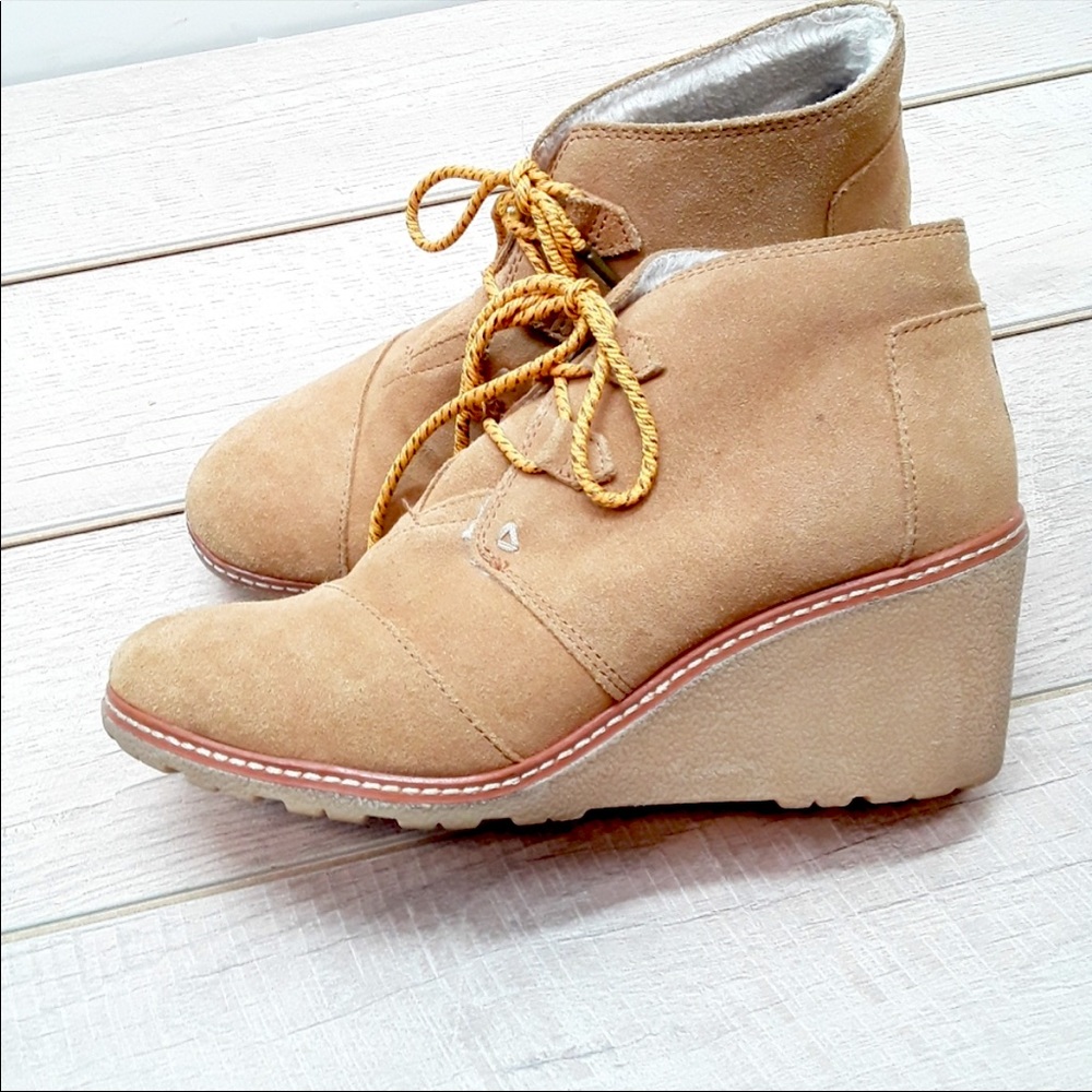 Tom’s desert wedges with fleece sherling lining